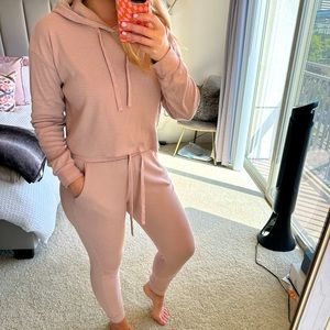 Joggers & cropped hoodie